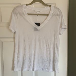 CLASSIC WHITE T-SHIRT